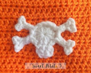 Pattern-006-skull1-300x240 Skull & Crossbones - Free Crochet Applique Pattern